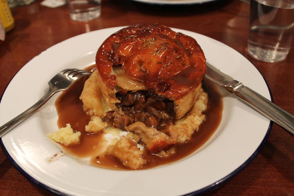 Steak and kidney pie, still on the menu at RBYC, dammit © SW